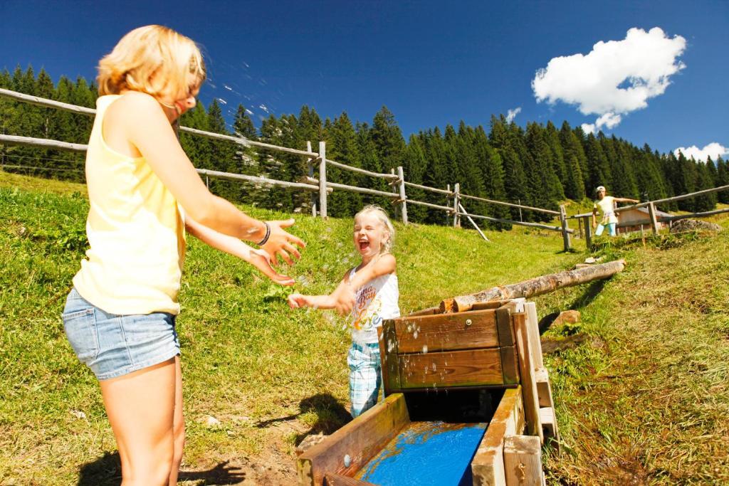 Dachstein West Hotel Gmbh-Kirchenwirt Russbach Russbach am Pass Gschütt Dış mekan fotoğraf